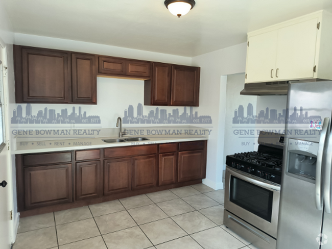 Building Photo - Fully Remodeled 3 bed 1 Bath Duplex Availa... Unit 457 A Rental