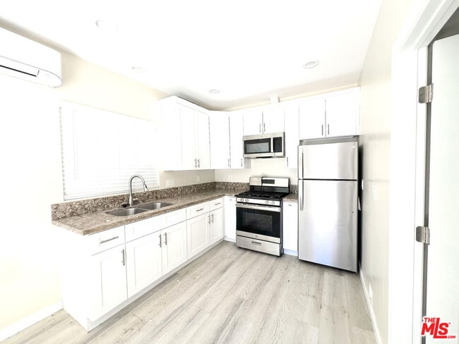 Photo - 1830 S Gramercy Pl