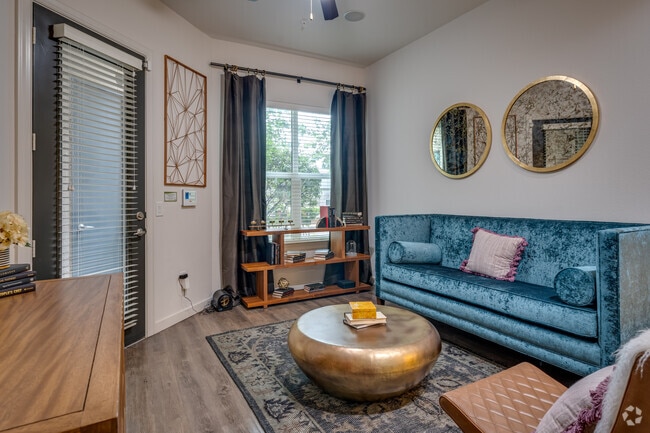 1BR, 1BA - 805SF