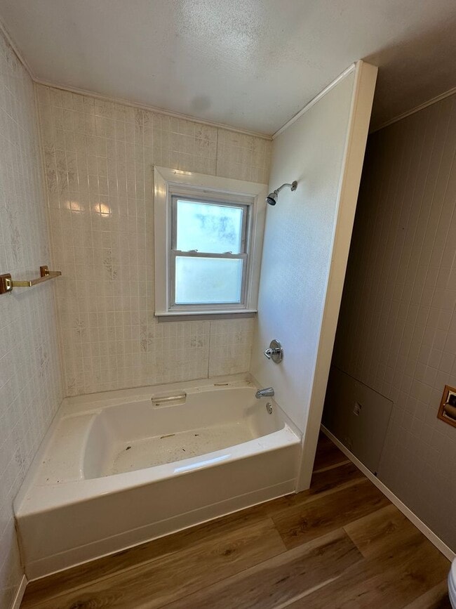 Photo - 721 10th Ave