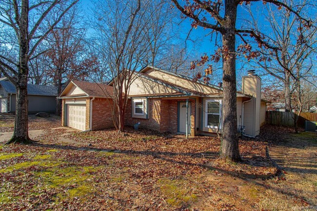 Photo - 18 Red Oak Pl House
