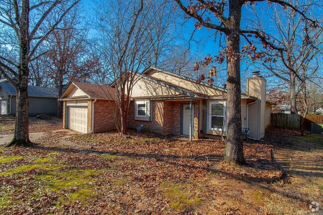 Building Photo - 18 Red Oak Pl Rental