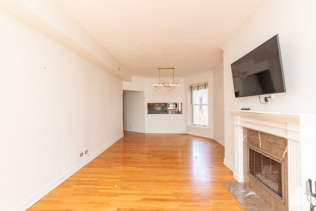 Photo - 1427 N Dearborn St Condo Unit 4s