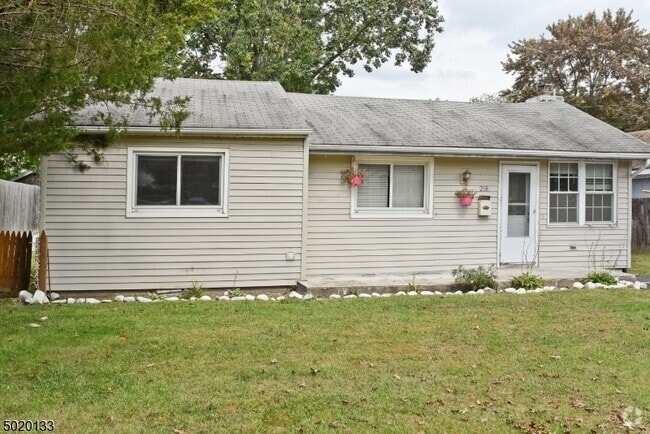 Building Photo - 218 Hiawatha Blvd Rental