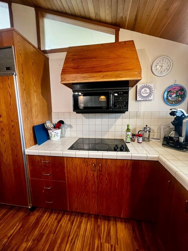 4079 Saltspring Dr