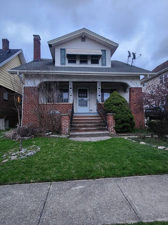 Building Photo - 4937 E 111th St Unit UP
