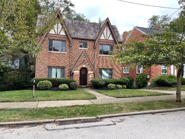 Building Photo - 3577 Saybrook Ave