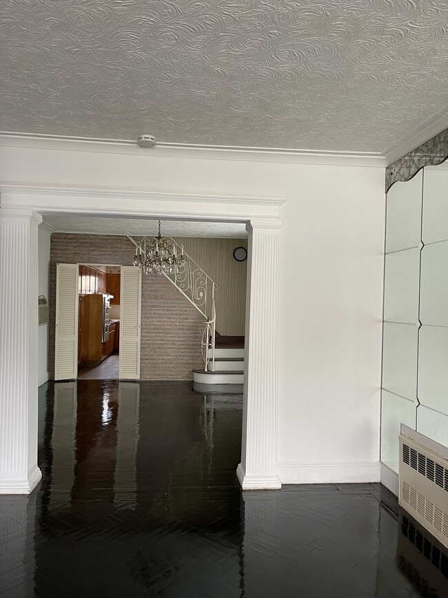 Photo - 1627 W 3rd St