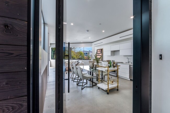 Photo - Hilldale Unidad 857