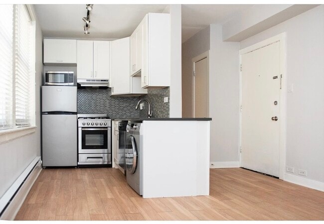 Photo - 511 W Belmont Ave