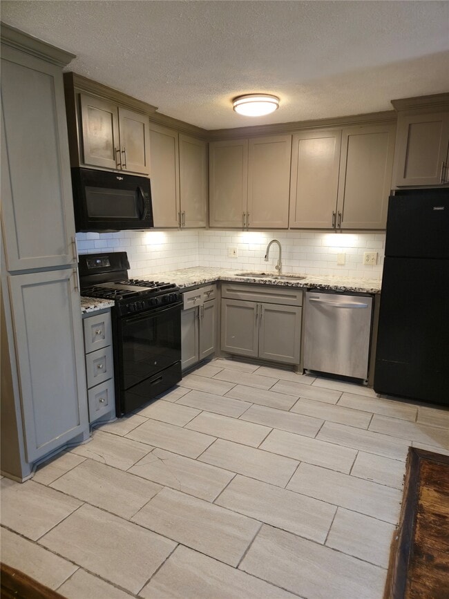 Building Photo - 5203 Pensdale St