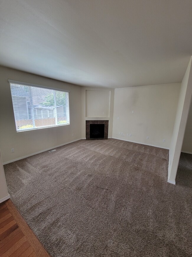 Photo - Spacious & Stylish 3-Bedroom Home in a Desirable Neighborhood!