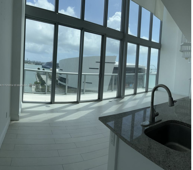 Entry - 888 Biscayne Blvd Unidad #1102 Rental