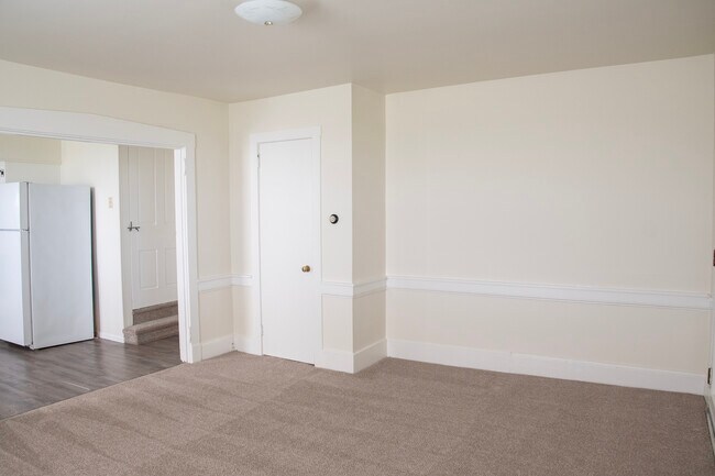 Photo - 488 S Colebrook Rd