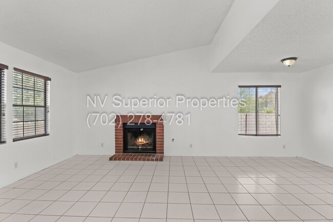 SW!! Spring Valley!! Single Story!!! Covered Patio!!! Fire Place!! Pet Friendly!!! Community Park...
