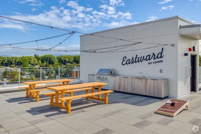 Sky Lounge - Eastward