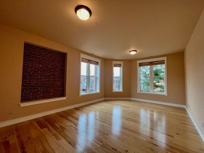 Building Photo - 400 N Main St Unit 201