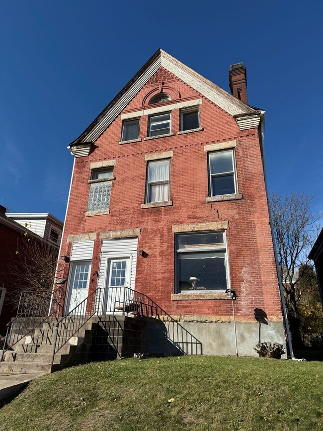 Building Photo - 849 Highview St Unit Apt # 3