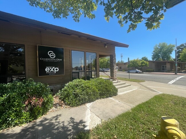 Photo - 590 McBean Park Dr