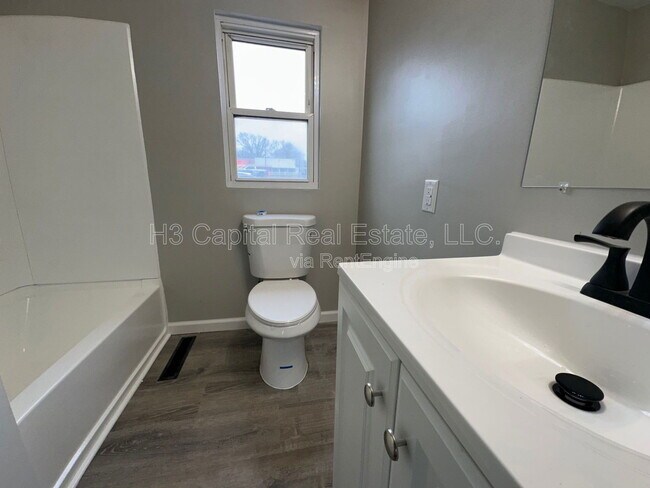 Photo - 18 W Garfield St