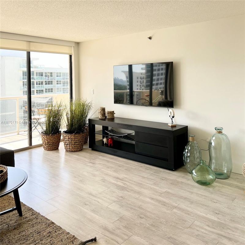 Photo - 5757 Collins Ave