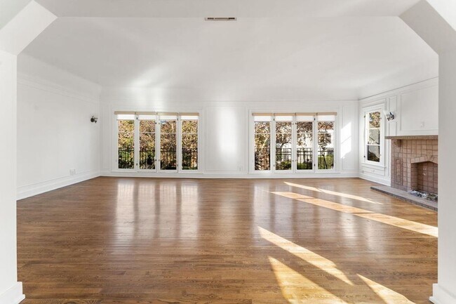 175-181 N. Sycamore Avenue,