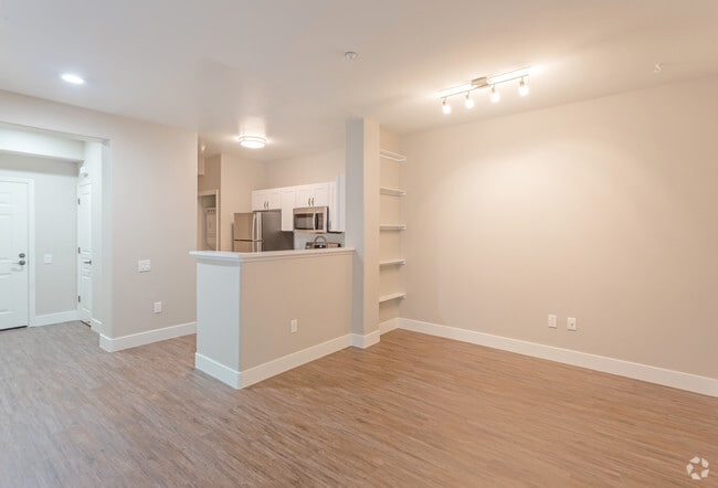 1BR, 1BA - Kitchen Reno - Legacy Fountain Plaza