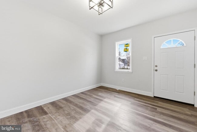 Photo - 923 Ridgeway St