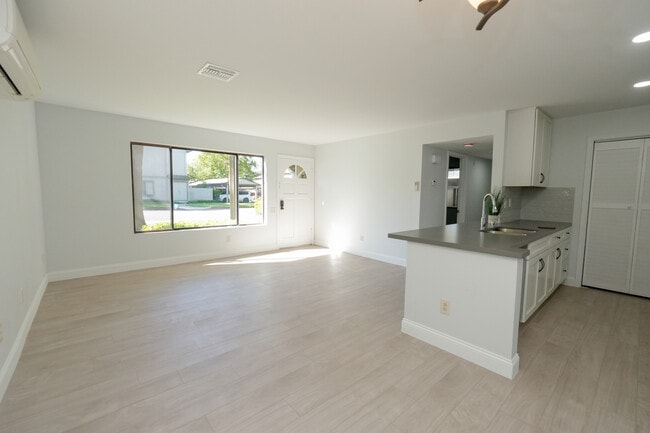 Building Photo - 4952 Flat Rock Cir