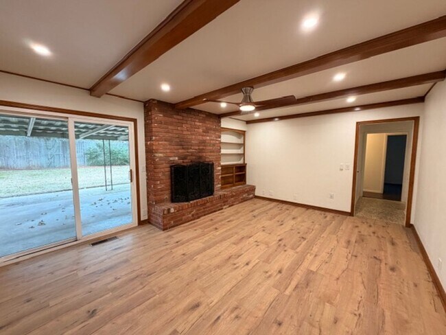 Photo - Rollingwood Neighborhood