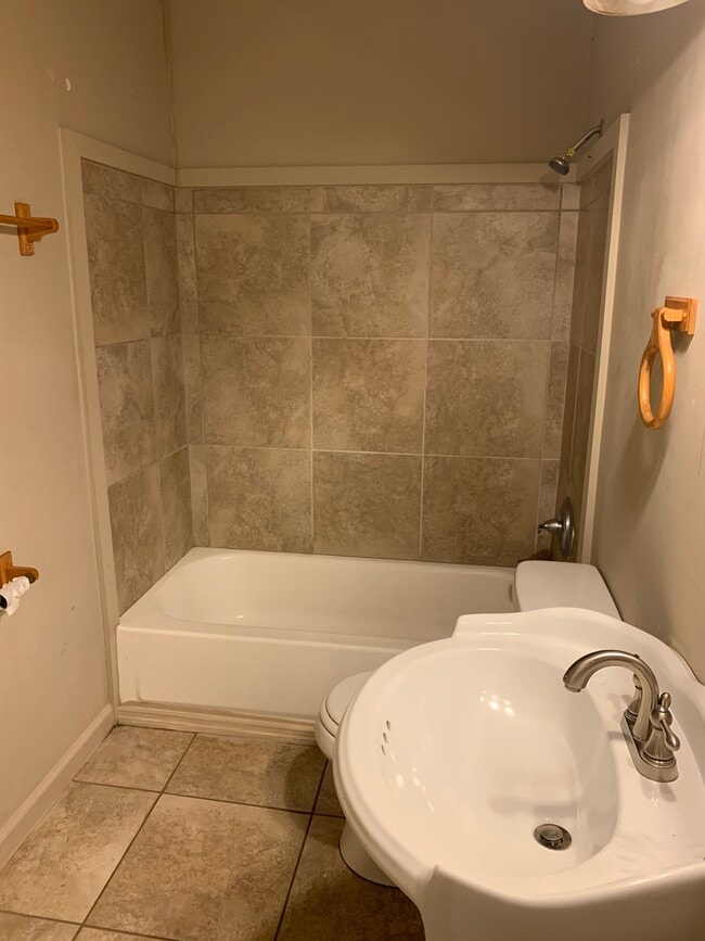 Photo - 1527 Bennington Cv