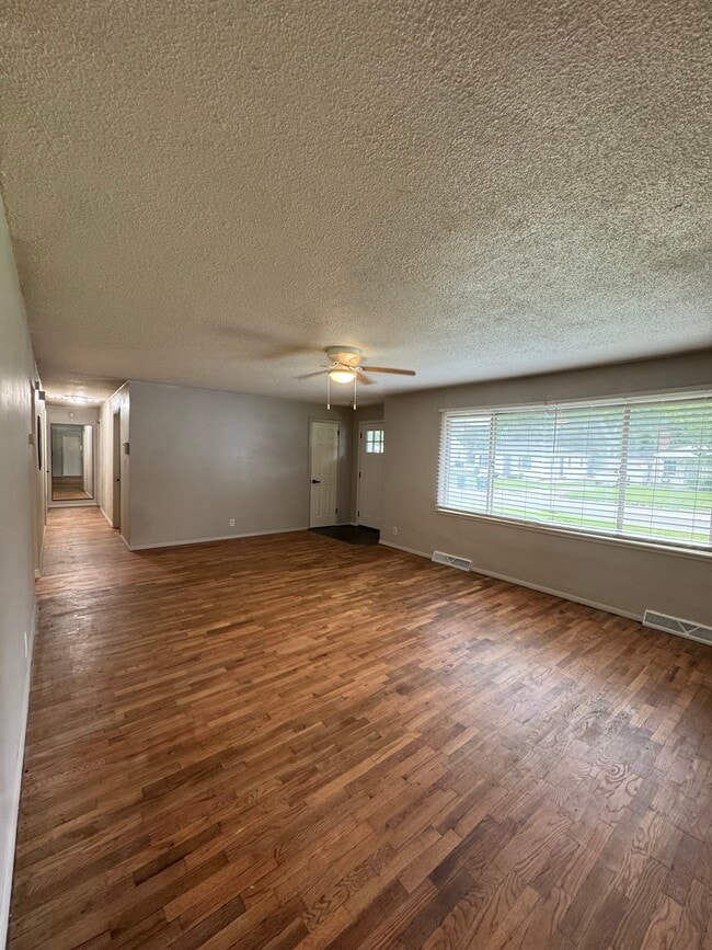 Photo - 1901 N Maplewood Ave