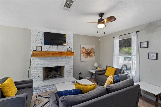 Photo - 200 Laurel Dr