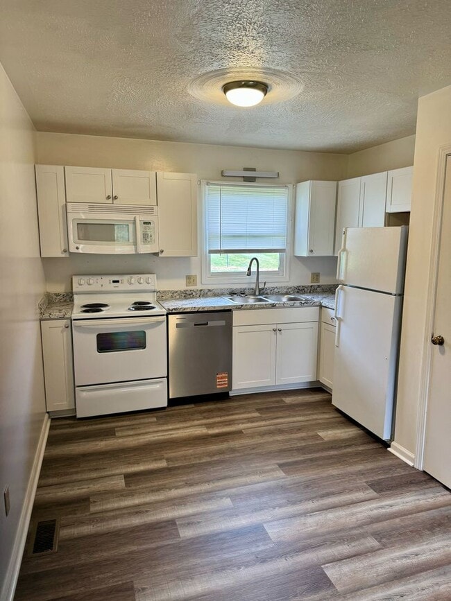 Building Photo - Newly Remodeled Duplex in Blacksburg Rental