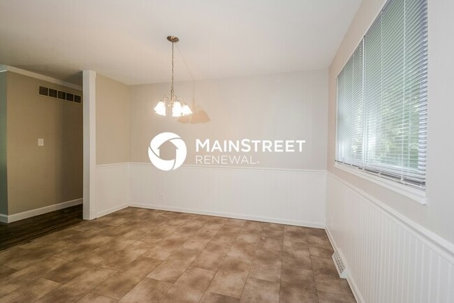 Photo - 3 Bedroom Pet-Friendly Home in HOUSE SPRINGS, MO with Main Street Renewal