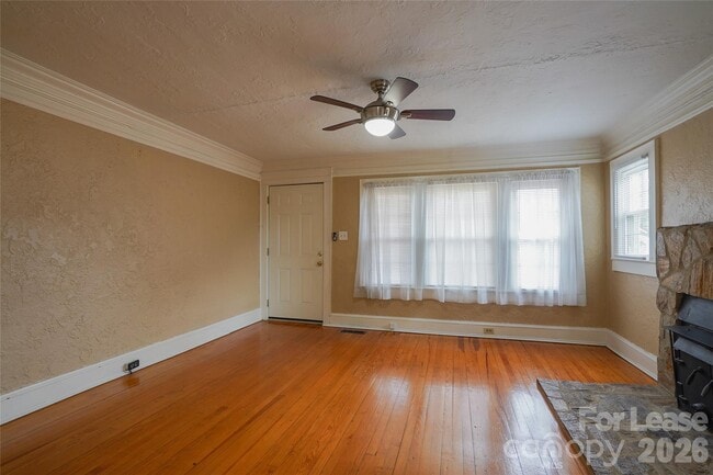 Photo - 303 Devine Ave