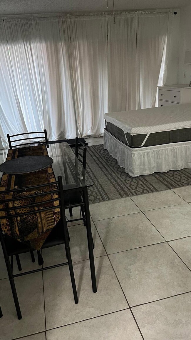 Photo - 642 NW 13th St Unidad 32