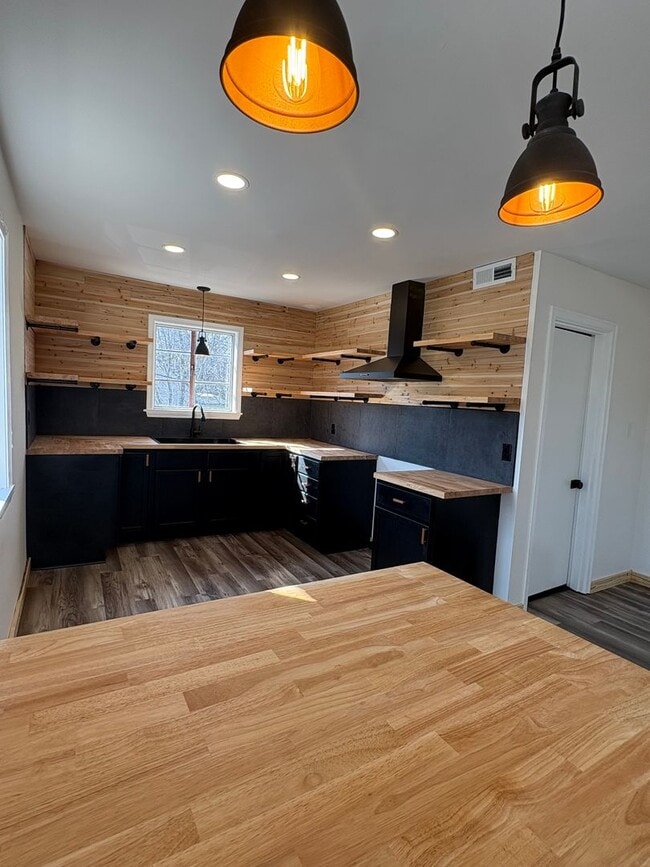 Building Photo - 502 W Lexington Ave Unit 502 W. Lexington Avenue #1