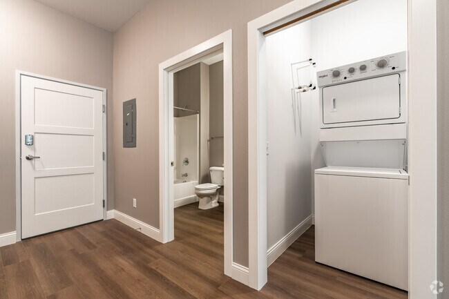 Baño y lavandería de la habitación tipo estudio