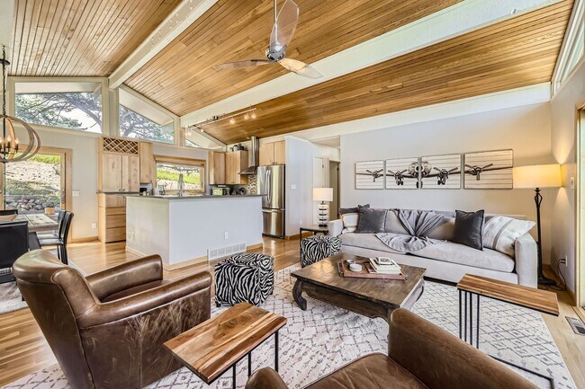 Photo - Stunning 4 BDR/2BA Mountain Retreat