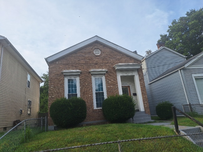 Building Photo - 1933 W Madison St Rental