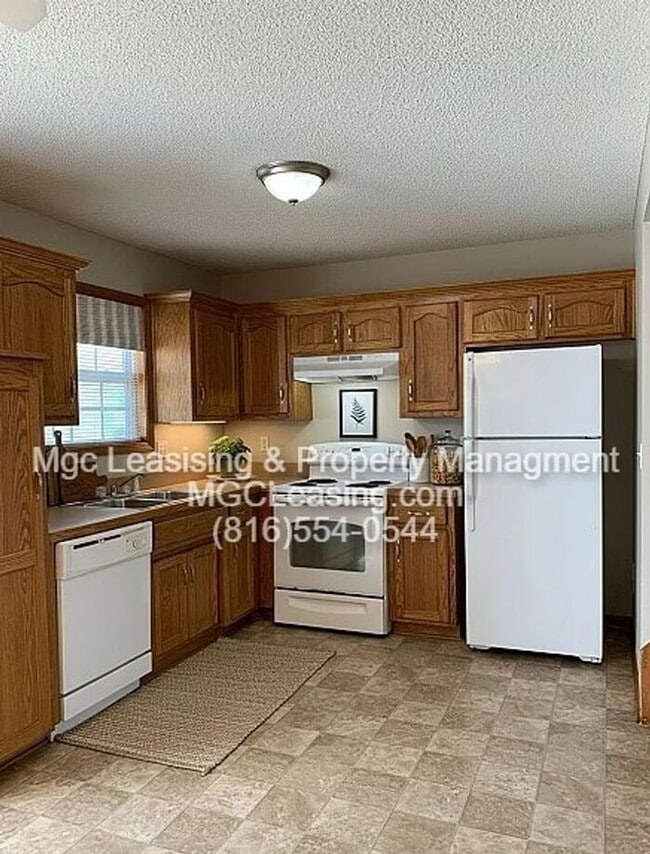 Photo - Experience the Lee's Summit Lifestyle in your spacious townhome!