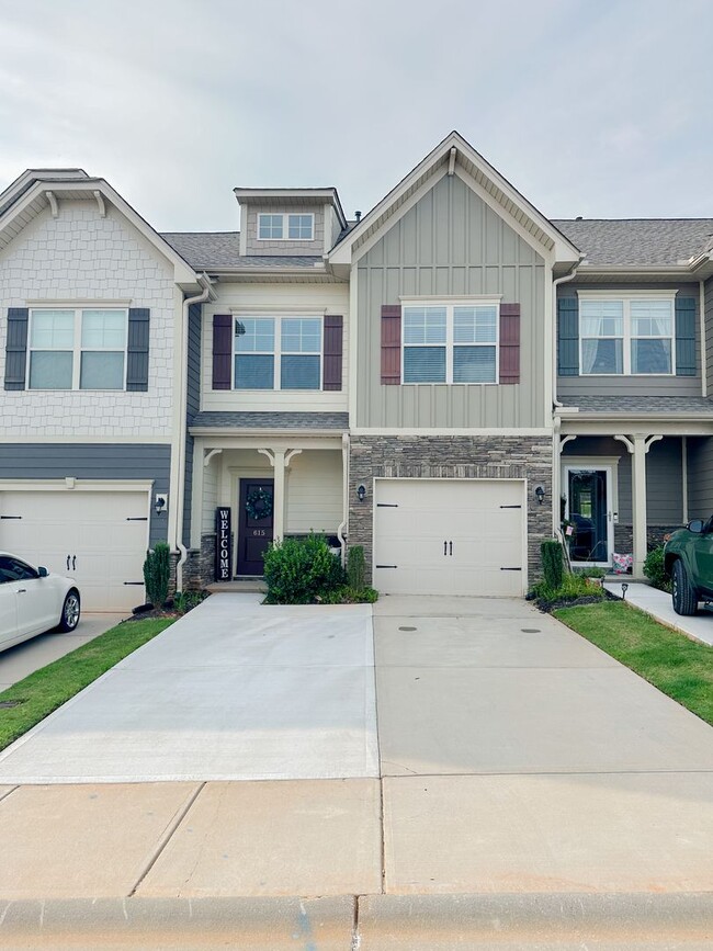 3BR Simpsonville Townhome Close to EVERYTHING - 3BR Simpsonville Townhome Close to EVERYTHING