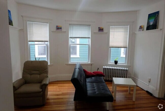 Building Photo - 116 Adams St Unit 3 Rental
