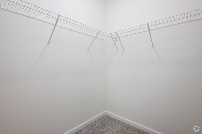 2BR, 2BA - 1,110SF - Walk-in Closet