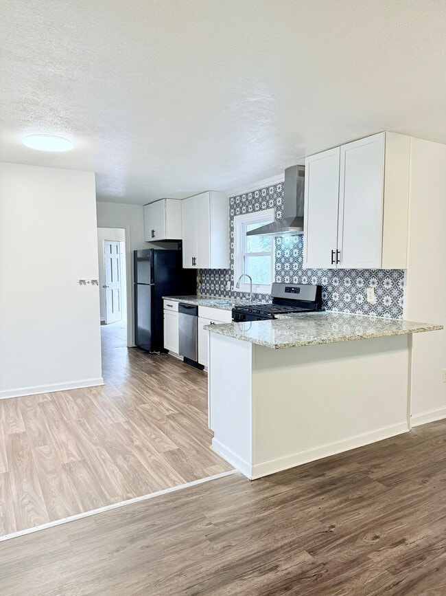 Photo - 3553 Pine Needle Dr SW