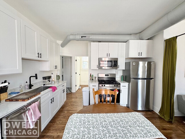 Building Photo - 1362 N Bosworth Ave Unit 2D Rental