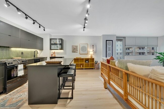 Photo - 6040 JFK Blvd E