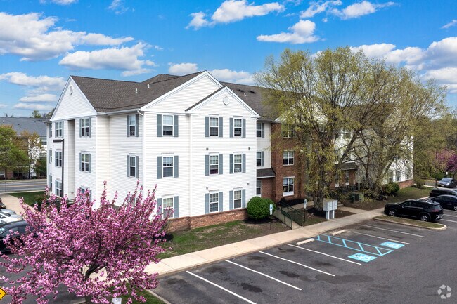 Photo - Bradford Pointe Apartments