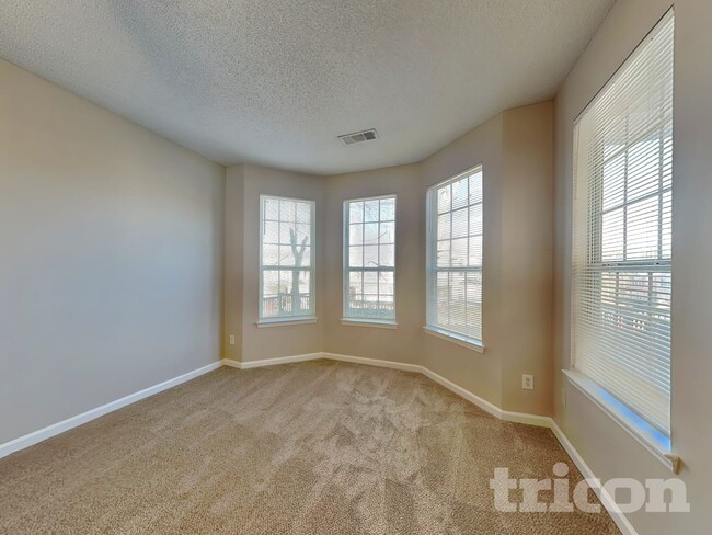 Photo - 128 Hawkeye Ln NW